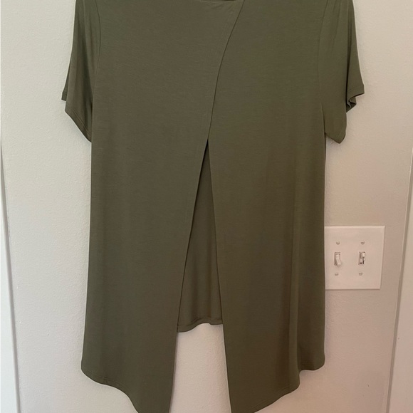 NWT BCBG Generation split back T-Shirt - Picture 2 of 4